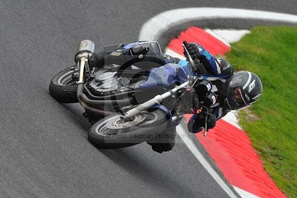 Motorcycle action photographs;cadwell;cadwell park photographs;event digital images;eventdigitalimages;motor racing louth lincolnshire;no limits trackday;peter wileman photography;trackday;trackday digital images;trackday photos