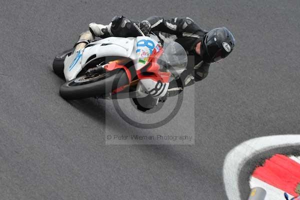 Motorcycle action photographs;cadwell;cadwell park photographs;event digital images;eventdigitalimages;motor racing louth lincolnshire;no limits trackday;peter wileman photography;trackday;trackday digital images;trackday photos