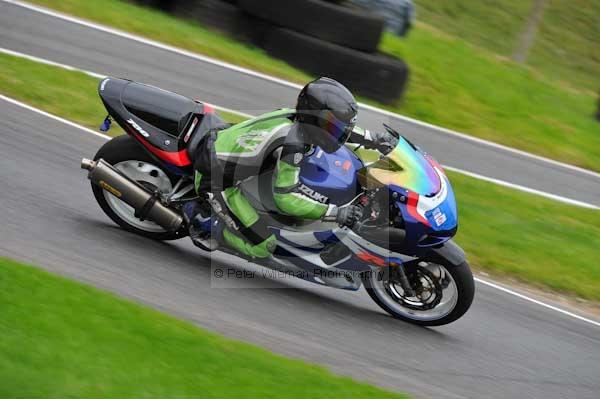 Motorcycle action photographs;cadwell;cadwell park photographs;event digital images;eventdigitalimages;motor racing louth lincolnshire;no limits trackday;peter wileman photography;trackday;trackday digital images;trackday photos
