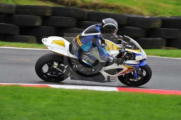 Motorcycle action photographs;cadwell;cadwell park photographs;event digital images;eventdigitalimages;motor racing louth lincolnshire;no limits trackday;peter wileman photography;trackday;trackday digital images;trackday photos