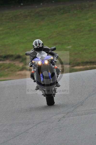 Motorcycle action photographs;cadwell;cadwell park photographs;event digital images;eventdigitalimages;motor racing louth lincolnshire;no limits trackday;peter wileman photography;trackday;trackday digital images;trackday photos