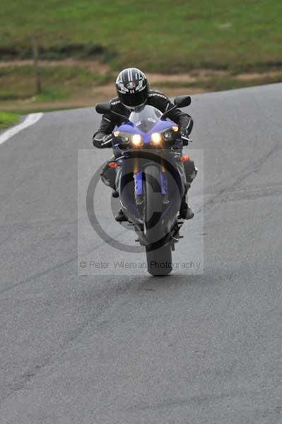 Motorcycle action photographs;cadwell;cadwell park photographs;event digital images;eventdigitalimages;motor racing louth lincolnshire;no limits trackday;peter wileman photography;trackday;trackday digital images;trackday photos