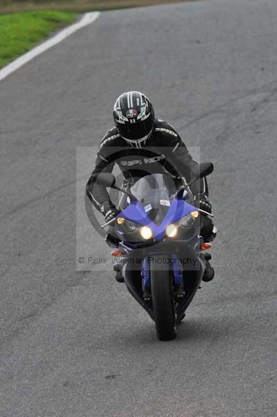 Motorcycle action photographs;cadwell;cadwell park photographs;event digital images;eventdigitalimages;motor racing louth lincolnshire;no limits trackday;peter wileman photography;trackday;trackday digital images;trackday photos