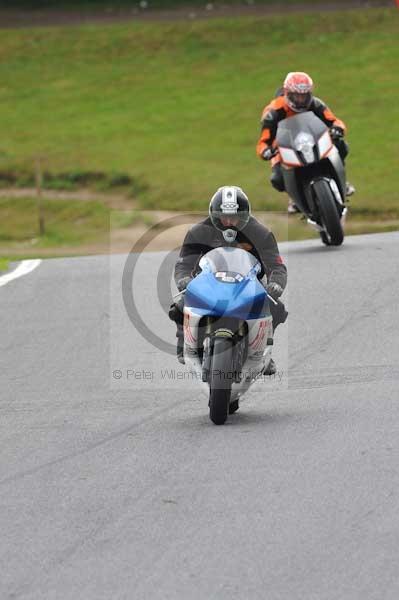 Motorcycle action photographs;cadwell;cadwell park photographs;event digital images;eventdigitalimages;motor racing louth lincolnshire;no limits trackday;peter wileman photography;trackday;trackday digital images;trackday photos