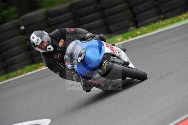 Motorcycle action photographs;cadwell;cadwell park photographs;event digital images;eventdigitalimages;motor racing louth lincolnshire;no limits trackday;peter wileman photography;trackday;trackday digital images;trackday photos