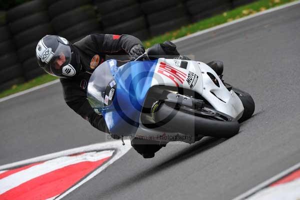 Motorcycle action photographs;cadwell;cadwell park photographs;event digital images;eventdigitalimages;motor racing louth lincolnshire;no limits trackday;peter wileman photography;trackday;trackday digital images;trackday photos