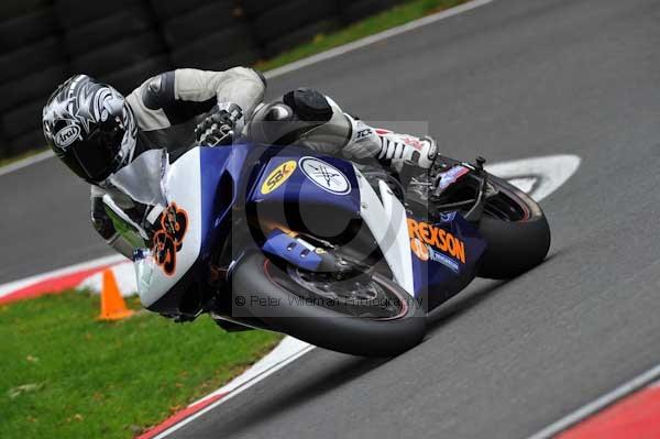 Motorcycle action photographs;cadwell;cadwell park photographs;event digital images;eventdigitalimages;motor racing louth lincolnshire;no limits trackday;peter wileman photography;trackday;trackday digital images;trackday photos