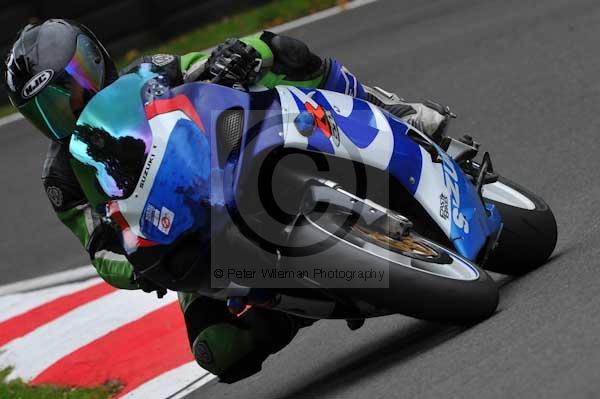 Motorcycle action photographs;cadwell;cadwell park photographs;event digital images;eventdigitalimages;motor racing louth lincolnshire;no limits trackday;peter wileman photography;trackday;trackday digital images;trackday photos