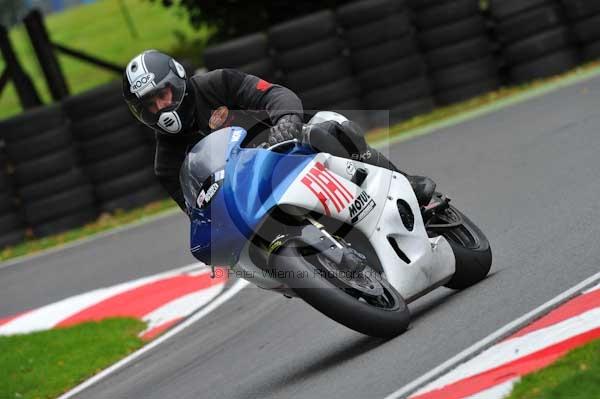 Motorcycle action photographs;cadwell;cadwell park photographs;event digital images;eventdigitalimages;motor racing louth lincolnshire;no limits trackday;peter wileman photography;trackday;trackday digital images;trackday photos