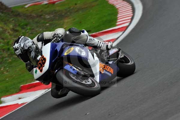 Motorcycle action photographs;cadwell;cadwell park photographs;event digital images;eventdigitalimages;motor racing louth lincolnshire;no limits trackday;peter wileman photography;trackday;trackday digital images;trackday photos