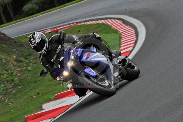 Motorcycle action photographs;cadwell;cadwell park photographs;event digital images;eventdigitalimages;motor racing louth lincolnshire;no limits trackday;peter wileman photography;trackday;trackday digital images;trackday photos