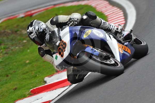 Motorcycle action photographs;cadwell;cadwell park photographs;event digital images;eventdigitalimages;motor racing louth lincolnshire;no limits trackday;peter wileman photography;trackday;trackday digital images;trackday photos