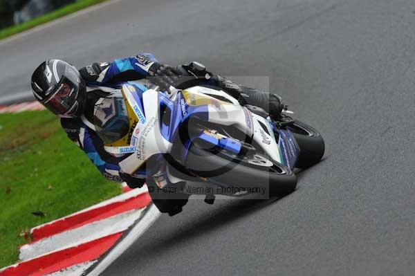 Motorcycle action photographs;cadwell;cadwell park photographs;event digital images;eventdigitalimages;motor racing louth lincolnshire;no limits trackday;peter wileman photography;trackday;trackday digital images;trackday photos