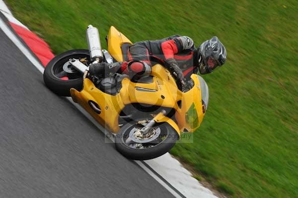 Motorcycle action photographs;cadwell;cadwell park photographs;event digital images;eventdigitalimages;motor racing louth lincolnshire;no limits trackday;peter wileman photography;trackday;trackday digital images;trackday photos