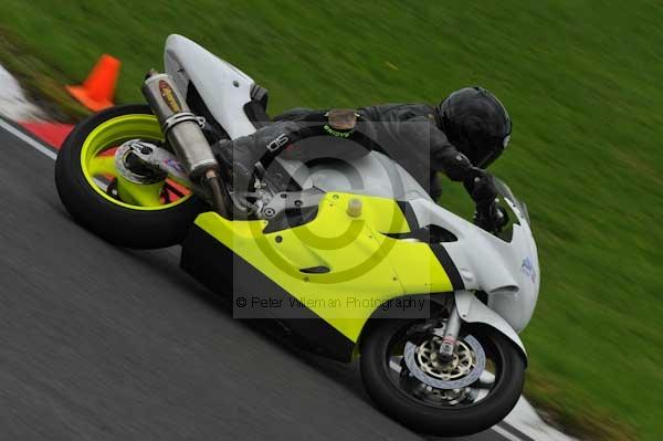 Motorcycle action photographs;cadwell;cadwell park photographs;event digital images;eventdigitalimages;motor racing louth lincolnshire;no limits trackday;peter wileman photography;trackday;trackday digital images;trackday photos