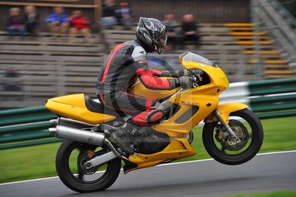 Motorcycle action photographs;cadwell;cadwell park photographs;event digital images;eventdigitalimages;motor racing louth lincolnshire;no limits trackday;peter wileman photography;trackday;trackday digital images;trackday photos
