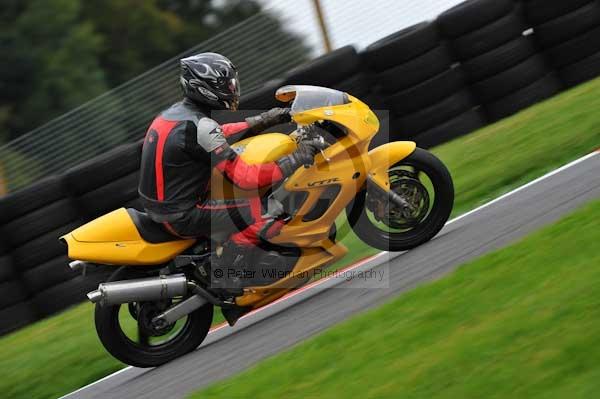 Motorcycle action photographs;cadwell;cadwell park photographs;event digital images;eventdigitalimages;motor racing louth lincolnshire;no limits trackday;peter wileman photography;trackday;trackday digital images;trackday photos