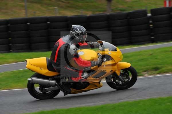 Motorcycle action photographs;cadwell;cadwell park photographs;event digital images;eventdigitalimages;motor racing louth lincolnshire;no limits trackday;peter wileman photography;trackday;trackday digital images;trackday photos