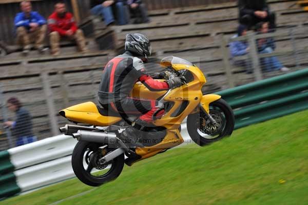 Motorcycle action photographs;cadwell;cadwell park photographs;event digital images;eventdigitalimages;motor racing louth lincolnshire;no limits trackday;peter wileman photography;trackday;trackday digital images;trackday photos