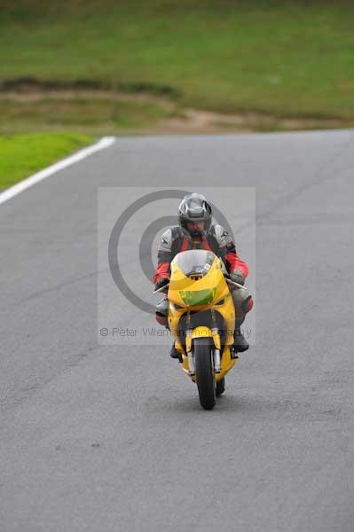 Motorcycle action photographs;cadwell;cadwell park photographs;event digital images;eventdigitalimages;motor racing louth lincolnshire;no limits trackday;peter wileman photography;trackday;trackday digital images;trackday photos