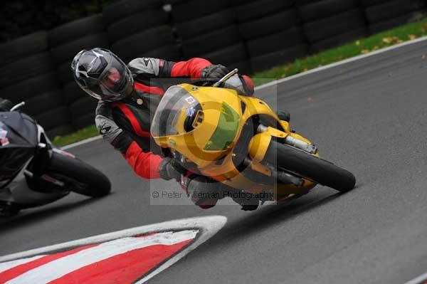 Motorcycle action photographs;cadwell;cadwell park photographs;event digital images;eventdigitalimages;motor racing louth lincolnshire;no limits trackday;peter wileman photography;trackday;trackday digital images;trackday photos