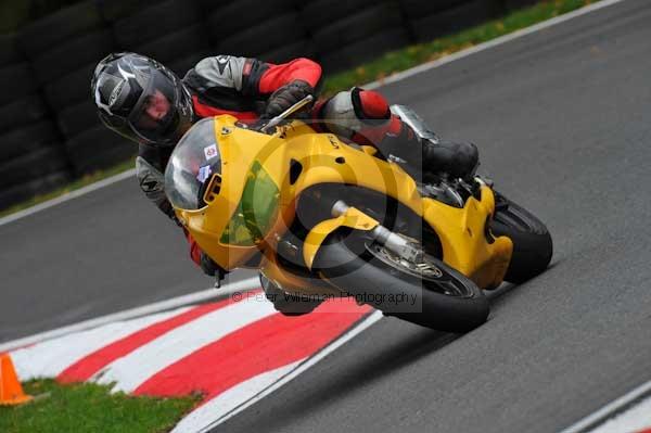 Motorcycle action photographs;cadwell;cadwell park photographs;event digital images;eventdigitalimages;motor racing louth lincolnshire;no limits trackday;peter wileman photography;trackday;trackday digital images;trackday photos