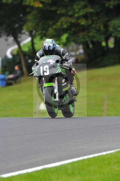 Motorcycle action photographs;cadwell;cadwell park photographs;event digital images;eventdigitalimages;motor racing louth lincolnshire;no limits trackday;peter wileman photography;trackday;trackday digital images;trackday photos