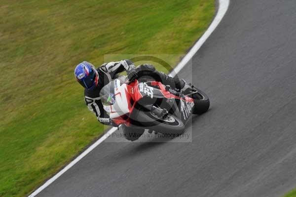 Motorcycle action photographs;cadwell;cadwell park photographs;event digital images;eventdigitalimages;motor racing louth lincolnshire;no limits trackday;peter wileman photography;trackday;trackday digital images;trackday photos