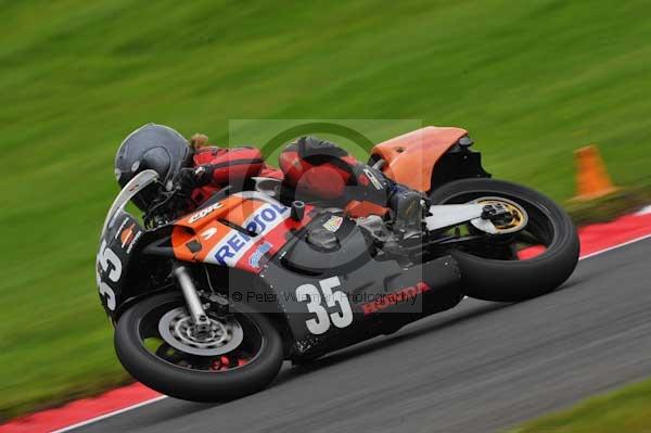 Motorcycle action photographs;cadwell;cadwell park photographs;event digital images;eventdigitalimages;motor racing louth lincolnshire;no limits trackday;peter wileman photography;trackday;trackday digital images;trackday photos