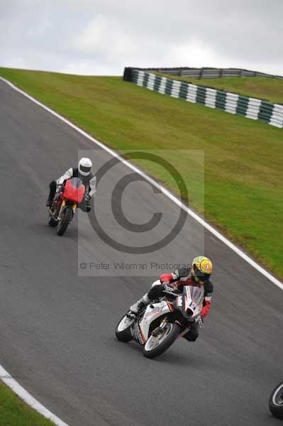 Motorcycle action photographs;cadwell;cadwell park photographs;event digital images;eventdigitalimages;motor racing louth lincolnshire;no limits trackday;peter wileman photography;trackday;trackday digital images;trackday photos