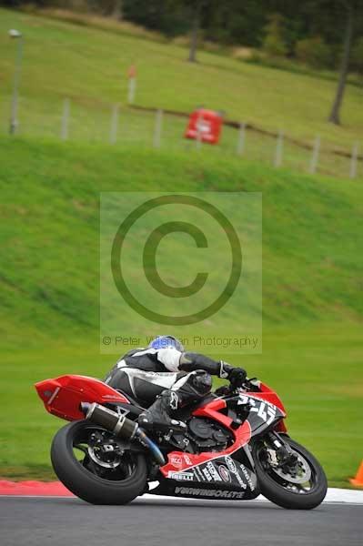 Motorcycle action photographs;cadwell;cadwell park photographs;event digital images;eventdigitalimages;motor racing louth lincolnshire;no limits trackday;peter wileman photography;trackday;trackday digital images;trackday photos
