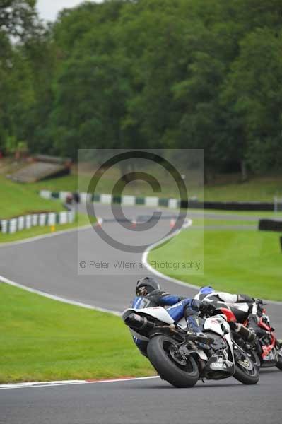 Motorcycle action photographs;cadwell;cadwell park photographs;event digital images;eventdigitalimages;motor racing louth lincolnshire;no limits trackday;peter wileman photography;trackday;trackday digital images;trackday photos