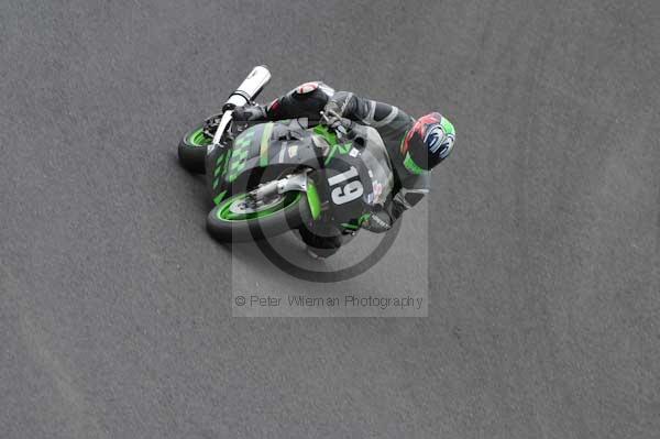 Motorcycle action photographs;cadwell;cadwell park photographs;event digital images;eventdigitalimages;motor racing louth lincolnshire;no limits trackday;peter wileman photography;trackday;trackday digital images;trackday photos