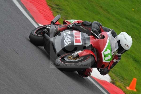Motorcycle action photographs;cadwell;cadwell park photographs;event digital images;eventdigitalimages;motor racing louth lincolnshire;no limits trackday;peter wileman photography;trackday;trackday digital images;trackday photos