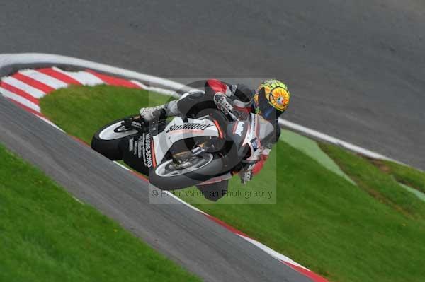 Motorcycle action photographs;cadwell;cadwell park photographs;event digital images;eventdigitalimages;motor racing louth lincolnshire;no limits trackday;peter wileman photography;trackday;trackday digital images;trackday photos