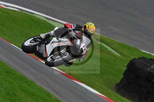Motorcycle action photographs;cadwell;cadwell park photographs;event digital images;eventdigitalimages;motor racing louth lincolnshire;no limits trackday;peter wileman photography;trackday;trackday digital images;trackday photos