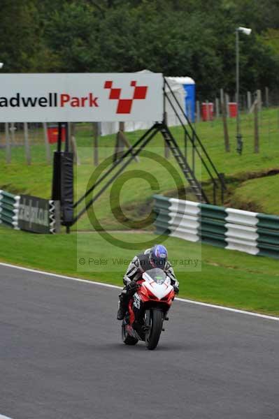 Motorcycle action photographs;cadwell;cadwell park photographs;event digital images;eventdigitalimages;motor racing louth lincolnshire;no limits trackday;peter wileman photography;trackday;trackday digital images;trackday photos
