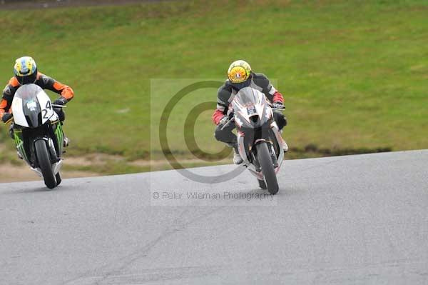 Motorcycle action photographs;cadwell;cadwell park photographs;event digital images;eventdigitalimages;motor racing louth lincolnshire;no limits trackday;peter wileman photography;trackday;trackday digital images;trackday photos