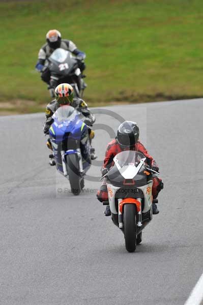 Motorcycle action photographs;cadwell;cadwell park photographs;event digital images;eventdigitalimages;motor racing louth lincolnshire;no limits trackday;peter wileman photography;trackday;trackday digital images;trackday photos