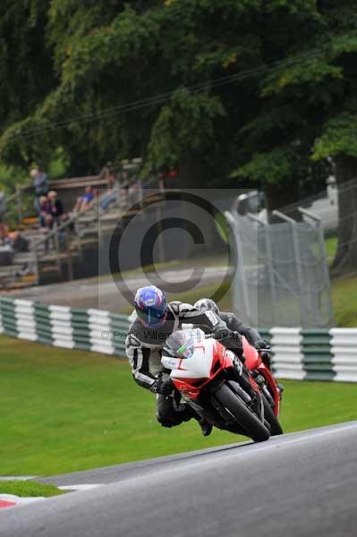 Motorcycle action photographs;cadwell;cadwell park photographs;event digital images;eventdigitalimages;motor racing louth lincolnshire;no limits trackday;peter wileman photography;trackday;trackday digital images;trackday photos