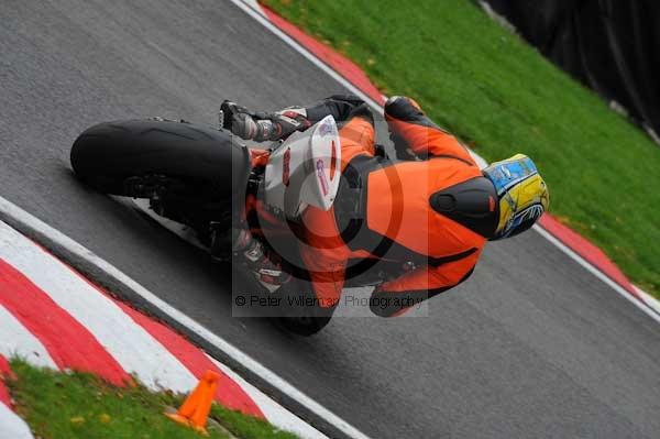 Motorcycle action photographs;cadwell;cadwell park photographs;event digital images;eventdigitalimages;motor racing louth lincolnshire;no limits trackday;peter wileman photography;trackday;trackday digital images;trackday photos