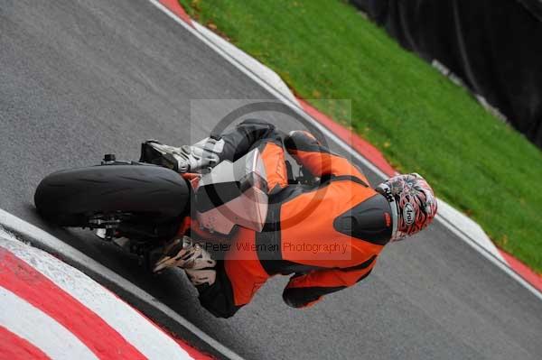 Motorcycle action photographs;cadwell;cadwell park photographs;event digital images;eventdigitalimages;motor racing louth lincolnshire;no limits trackday;peter wileman photography;trackday;trackday digital images;trackday photos