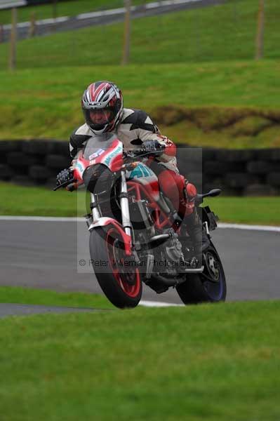 Motorcycle action photographs;cadwell;cadwell park photographs;event digital images;eventdigitalimages;motor racing louth lincolnshire;no limits trackday;peter wileman photography;trackday;trackday digital images;trackday photos