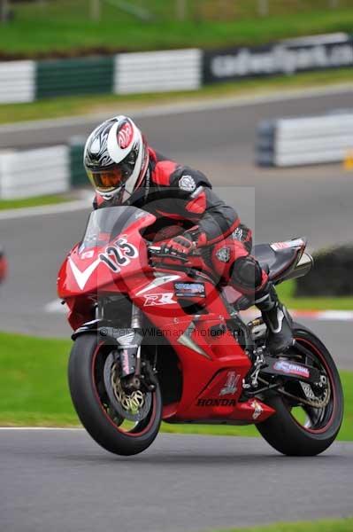Motorcycle action photographs;cadwell;cadwell park photographs;event digital images;eventdigitalimages;motor racing louth lincolnshire;no limits trackday;peter wileman photography;trackday;trackday digital images;trackday photos