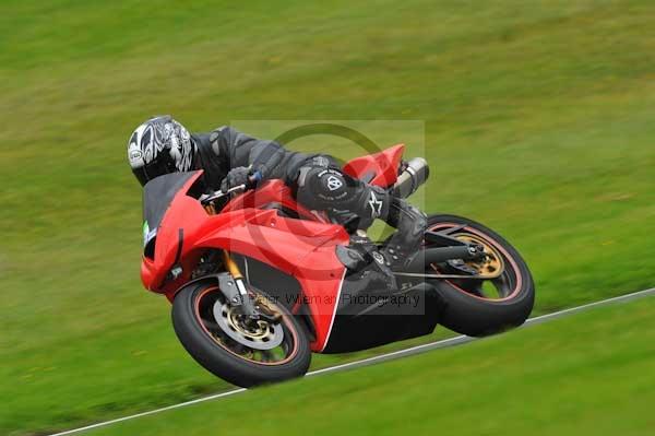 Motorcycle action photographs;cadwell;cadwell park photographs;event digital images;eventdigitalimages;motor racing louth lincolnshire;no limits trackday;peter wileman photography;trackday;trackday digital images;trackday photos