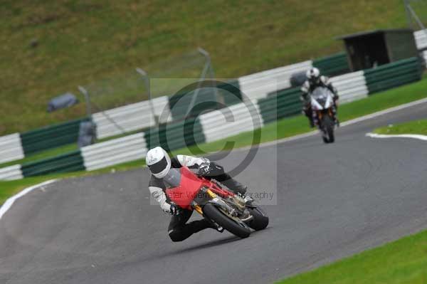 Motorcycle action photographs;cadwell;cadwell park photographs;event digital images;eventdigitalimages;motor racing louth lincolnshire;no limits trackday;peter wileman photography;trackday;trackday digital images;trackday photos