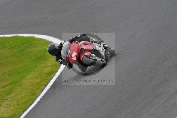 Motorcycle action photographs;cadwell;cadwell park photographs;event digital images;eventdigitalimages;motor racing louth lincolnshire;no limits trackday;peter wileman photography;trackday;trackday digital images;trackday photos