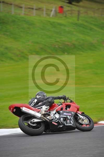 Motorcycle action photographs;cadwell;cadwell park photographs;event digital images;eventdigitalimages;motor racing louth lincolnshire;no limits trackday;peter wileman photography;trackday;trackday digital images;trackday photos