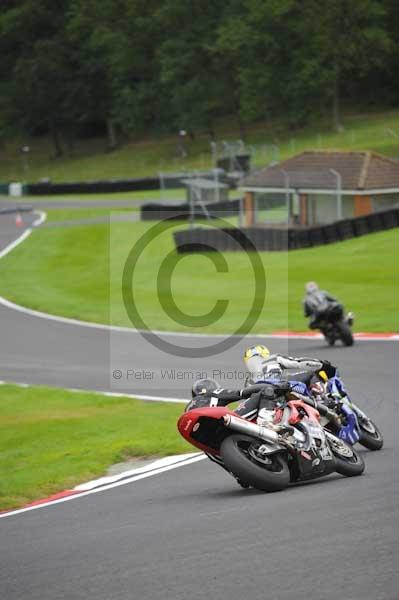 Motorcycle action photographs;cadwell;cadwell park photographs;event digital images;eventdigitalimages;motor racing louth lincolnshire;no limits trackday;peter wileman photography;trackday;trackday digital images;trackday photos