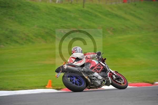 Motorcycle action photographs;cadwell;cadwell park photographs;event digital images;eventdigitalimages;motor racing louth lincolnshire;no limits trackday;peter wileman photography;trackday;trackday digital images;trackday photos